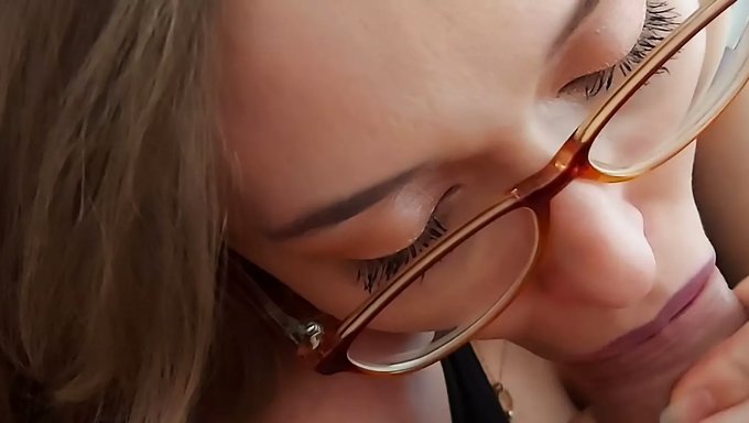Mom Gives A Blowjob And Gets A Load In Her Mouth