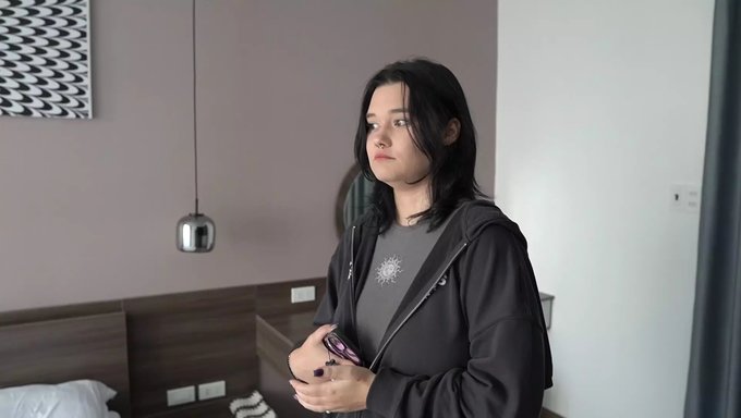 Hot College Student Gets A Discount For A Good Bj