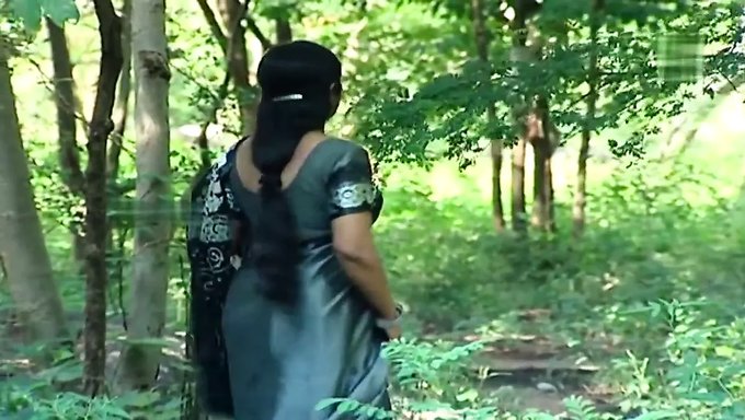 Hot Aunty In Satin Saree Gets Naughty