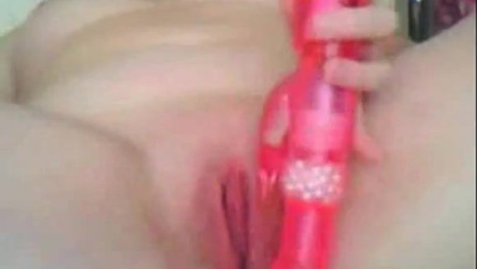 British Beauty: A Hot And Curvy Webcam Model