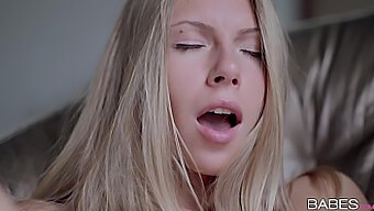 Polna Prsi Krystal Boyd Dobi Svojo Muco Oblizano V Tem Vročem Porno Filmu