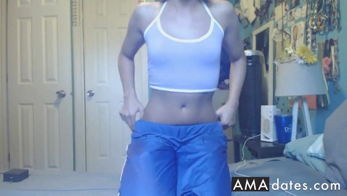 Amateur Couple'S Sensual Dance In The Living Room