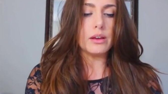 Amateur Babe With Big Boobs Gets Herself Off