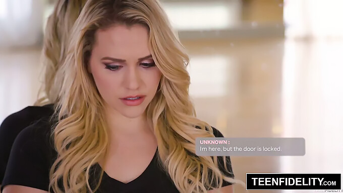 Mia Malkova Menace Le Banquier Avec Son Juteux Cul Dans Cette Vidéo De Chantage