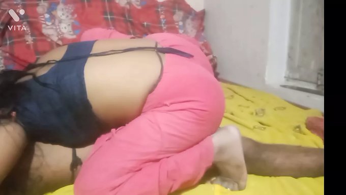 Mature Desi Aunty Gets Ass Licked And Fucked