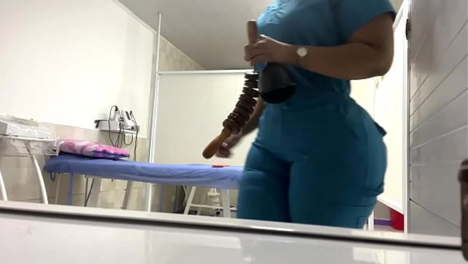 The Beautiful Nurse Has A Huge Ass That Was Recorded (Culona Bbw)