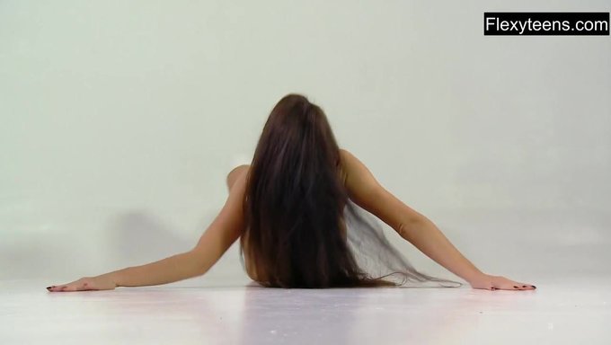 Russian Flexibility On Display In Nude Gymnast Video