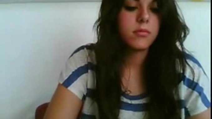 Finger Play And Webcam Action With A Beautiful Babe