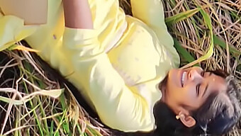 Desi Riya Bhabi1 Enjoys Hardcore Pussy Licking And Fucking In The Fields