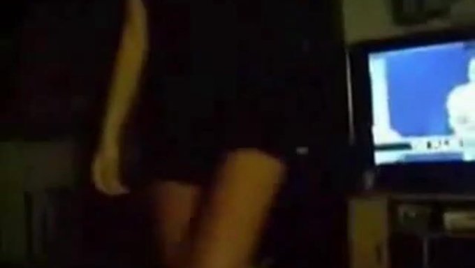 Amateur Couple Moans In Pleasure As She Gets Fingered On Webcam