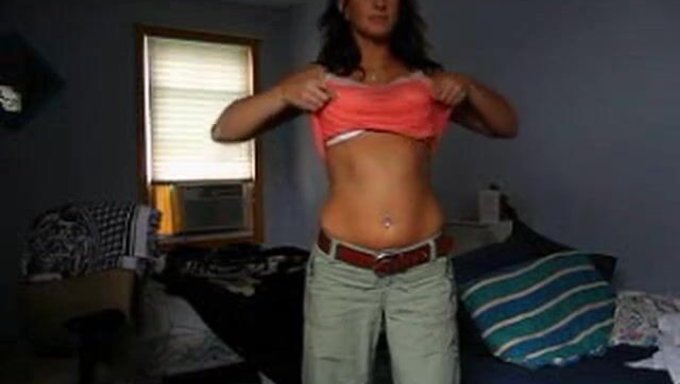 Free Webcam Striptease: Watch A Sexy Girl Undress Online