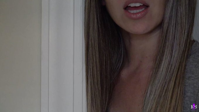 Teen Babysitter'S 4k Hdr Solo Masturbation With Dildo