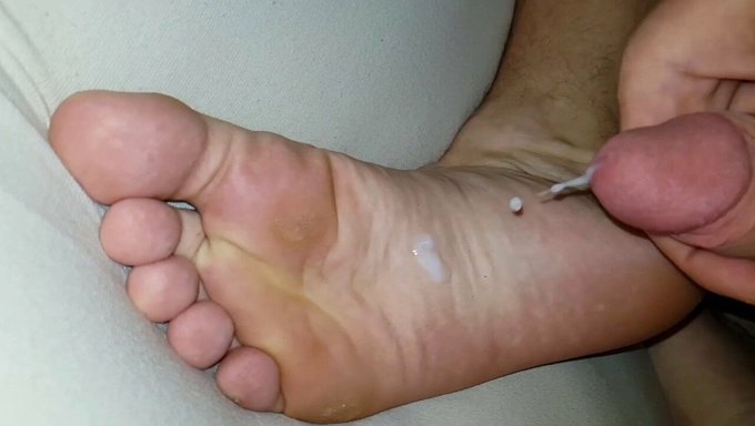 Barefoot Guy Cums Hard In 60 Fps Video
