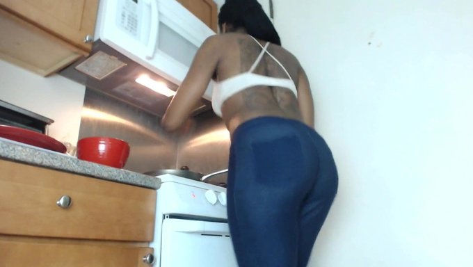 Black Ebony Pissing In The Kitchen