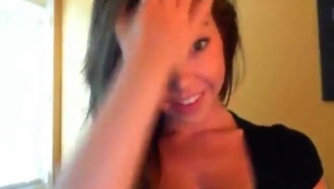 Amateur Girl'S Dance And Strip Tease In Hd