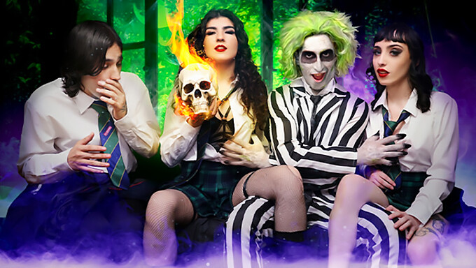 Friendly ลูกไก่ ใน Beetlejuice Costumes ไป เถื่อน ใน กลุ่ม เพศ ถึงจุดสุดยอด