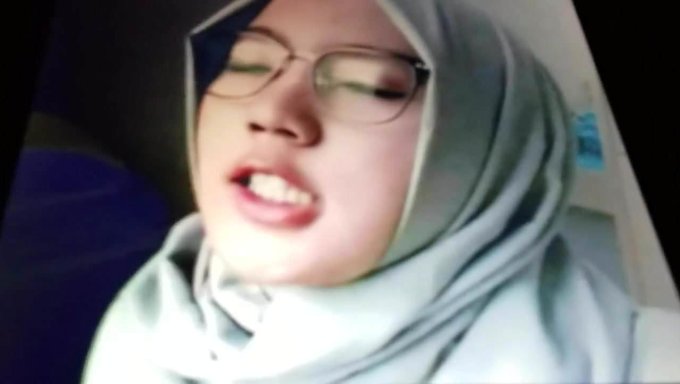 Muslim Man Masturbates To Muslim Bitch Video