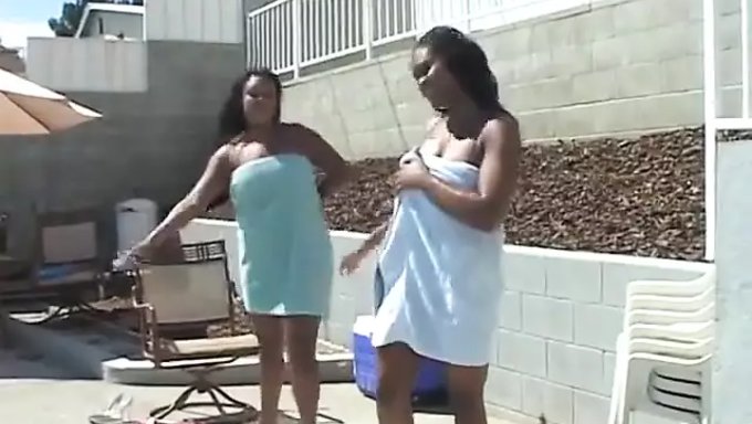 Ebony Couple Gets Naughty In The Great Outdoors