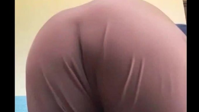 Big Butt Ebony Gets Jiggly In Hot Video