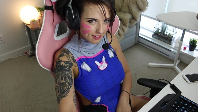 Dorky Dva Has A Hitachi Fun Time In Canada