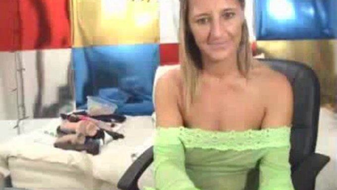Squirting Orgasm In Homemade Webcam Video