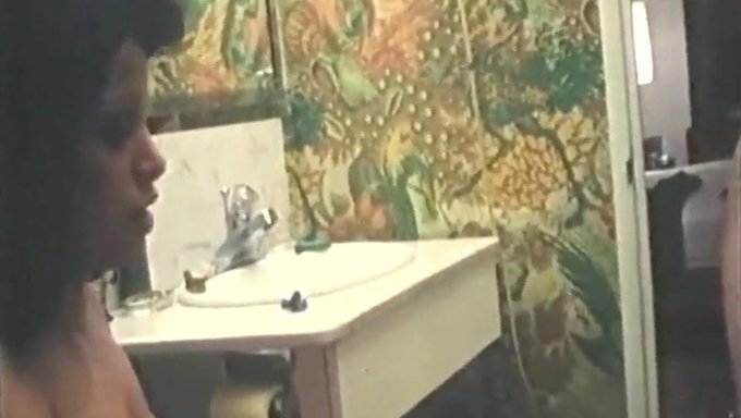 Gloria Leonard'S Extreme Performance In A Retro Seduction Scene