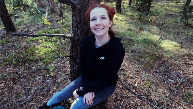 Redheaded Babe Gives A Surprise Blowjob In The Forest